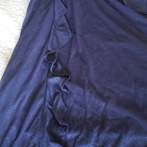 Blue dresses - Picture 2 of 6